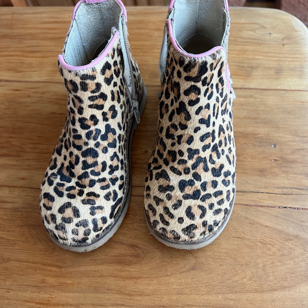 Girls leopard mini Boden Chelsea boot
